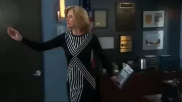 Karen Millen Contour du Corps à Midi Robe portée par Kassie DePaiva comme on le voit dans les Jours de Nos Vies 10 juillet 2019