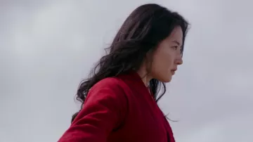 Red kimono jacket of Mulan (Yifei Liu) in the trailer of  Mulan