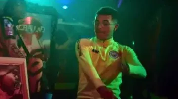 Le survêtement jaune Nike de Manchester City porté par RK dans son clip La patate feat. Koba LaD