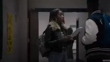 Forever 21 Grommet Side Jeans usados por Kym (Keke Palmer) en Scream: The TV Series (S03E02)