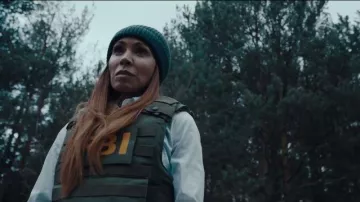Le bonnet vert de l'agent Thompson (Jada Pinkett Smith) dans La Chute du président