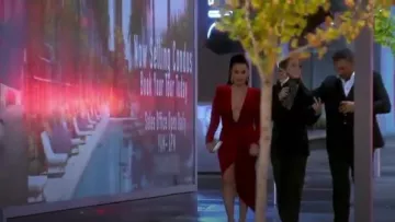 Alexandre Vauthier décolleté en V-Cou Robe porté par elle-Même (Kyle Richards), Le Real Housewives de Beverly Hills (S09E21)
