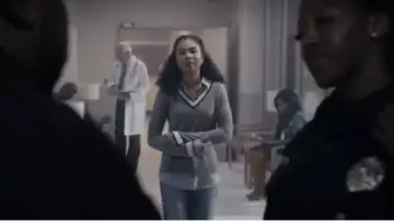Suéter Joie Belva Layered Look usado por Olivia 'Liv' Reynolds (Jessica Sula) en Scream: The TV Series (S03E05)