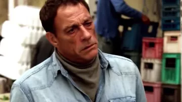 The shirt, blue jean Daniel (Jean-Claude Van Damme) in the Blood of The Cartel