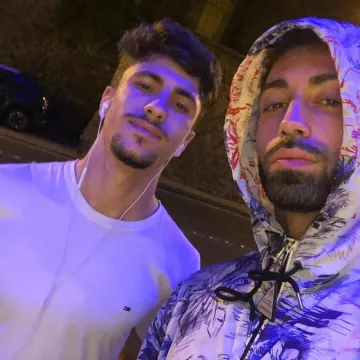 La chaqueta de estampado de graffiti Moncler usada por Ademo en la cuenta de Instagram de @Team_pnl