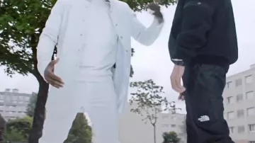 Le pantalon The North Face porté par Orelsan dans la video Orelsan & Kery James se répondent - À qui la faute ? de Konbini