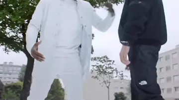 Le pantalon The North Face porté par Orelsan dans la video Orelsan & Kery James se répondent - À qui la faute ? de Konbini