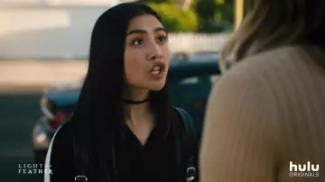 Le Piercing de nez porté par Alex Portnoy (Brianne Tju) dans Light as a Feather (S02E01)