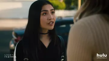 Le Sweat à Capuche noir porté par Alex Portnoy (Brianne Tju) dans Light as a Feather (S02E01)