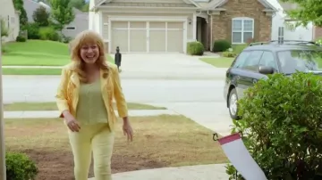 El perfecto amarillo usado por Sheryl (Jacki Weaver) en Poms