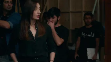 The Shirt long sleeve carried by Maisa (Laëtitia Eïdo) in Tel Aviv on Fire