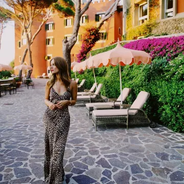 Vestido de Ganni usado por Alex Merrell en su cuenta de Instagram @alex.merrell