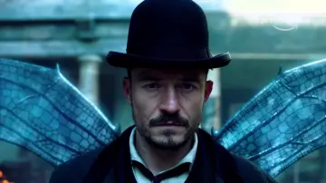 Chemise blanche portée par Rycroft Philostrate (Orlando Bloom), dans le Carnaval de Ligne (S01)