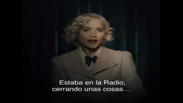 Black bow tie worn by Ángeles Vidal (Maggie Civantos) in Las chicas del cable (Season 4)