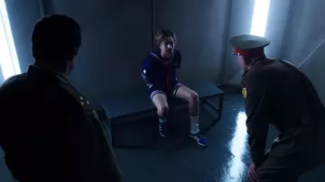Les sneakers bleues portées par Steve Harrington (Joe Keery) dans Stranger Things (S03E06)