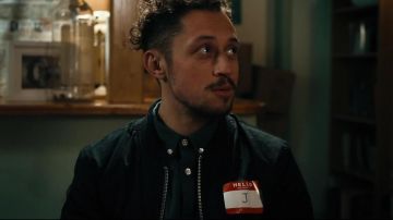 Bonjour Mon Nom Est Autocollants porté par J (Blain Neale) en Pénale de l'Audition