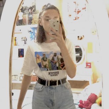 The white t-shirt with short sleeves Stranger Things by Pull & Bear on a post-Instagram