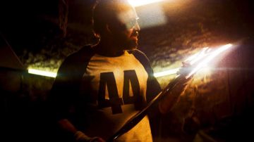 The t-shirt Mandy 44 Baseball worn by Red Miller (Nicolas Cage) in Mandy