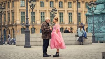 Shoes Balenciaga worn by Villanelle (Jodie Comer) in Killing Eve S01E02