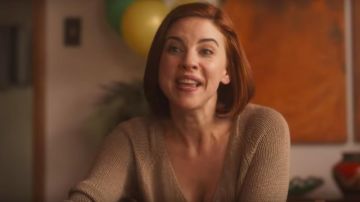 Lounge relaxed v neck sweater worn by Beth (Dani Kind) in The Banana Splits Movie