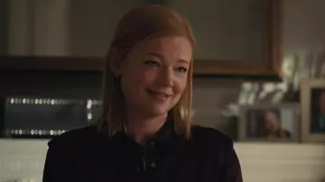 La chemise portée par Shiv Roy (Sarah Snook) dans Succession (S02E01)
