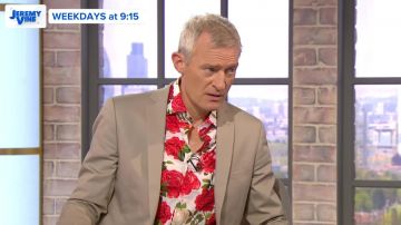 Abrigo caqui usado por Jeremy Vine en Jeremy Vine en Chnnel 5 - 20/6/2019