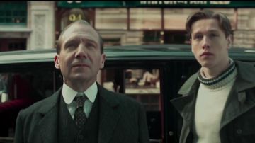 White Shirt worn by Duke of Oxford (Ralph Fiennes) in Kingsman 3