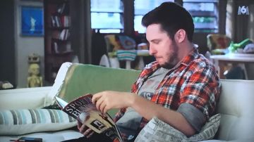 The plaid shirt worn by Seb (Benoît Moret) in a Family of 12.7.2019