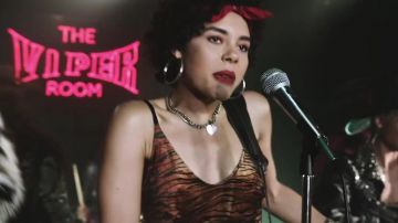 The necklace worn by Cheyenne Haynes in the clip BLOW by Ed Sheeran with Chris Stapleton & Bruno Mars