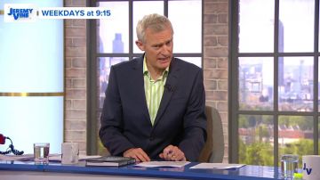 Camisa verde de manga de tronco despojada usada por Jeremy Vine en Jeremy Vine en Channel 5- 4/6/2019