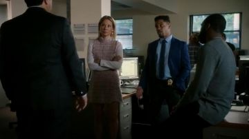 Zara Tweed Combi Avec Détail de la Chaîne portés par le Dr Joan Watson (Lucy Liu) dans le Primaire (Saison 07 Episode 08)