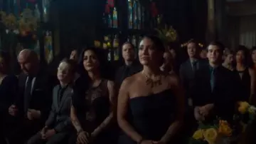 The bra Isabelle Lightwood (Emeraude Toubia) in Shadowhunters S01E04