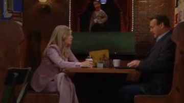 La théorie de Demitria Pantalon dans un endroit Poussiéreux ou Lilas porté par Lauralee Bell comme on le voit dans les Jeunes et Les Agités juillet 12,2019