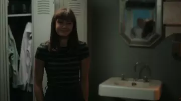 Urban Outiftters The Striped Baby Tee worn by Tess (Ella Purnell) in Sweetbitter (S02E02)