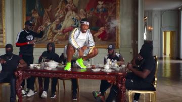 Sneakers Balenciaga Speed Low fluo worn by Niska in his clip from The Monday to the Monday