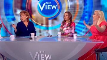 Adam Lippes Mini vestido de crepe lavado con estampado floral usado por Sunny Hostin en The View JULIO 15, 2019