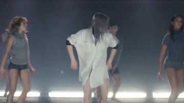 Oversized white shirt worn by Billie Eilish in her Ilomilo music video