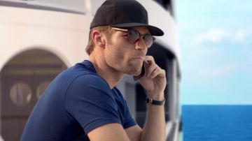 Sunglasses worn by Liam McIntyre in See You Soon