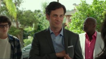Gris Blazer porté par Nick Pearson (Tom Everett Scott) en Nous Déteste les Enfants