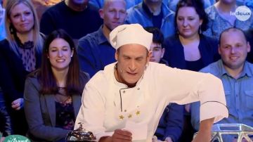 La veste de chef blanche a manches longues portée par Martin Charlier dans l'émission Le Grand Cactus le 08 Janvier 2018