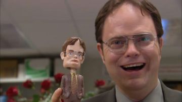 La Dwight Bobblehead de Dwight Schrute (Rainn Wilson) dans The Office (US) (S02E15)