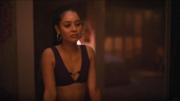 I. AM.GIA Lucide Plongeant Bra Top porté par Maddy Perez (Alexa Demie) dans l'Euphorie (Season01Episode05)