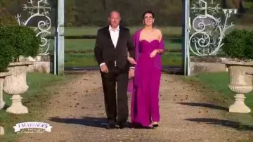 La robe longue bustier portée par Stéphanie (la mariée gagnante) dans 4 mariages pour 1 lune de miel émission du 12 juillet 2019 Reveal