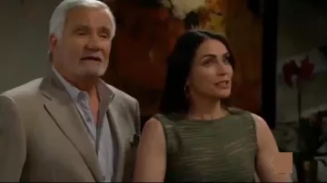 Bailey 44 Olive Pangea Haut porté par Rena Sofer (Quinn Fuller) comme on le voit sur Le Gras et le Beau 16 juillet 2019
