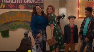 Red Valentino Crewneck Garniture à Volants Manches Longues, Pull en Tricot Métallique porté par Raven-Symone dans le Corbeau de la Maison (Saison 03 Épisode 05)