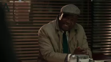 Gorra plana a cuadros usada por Isiah Whitlock Jr. en Mentir y robar