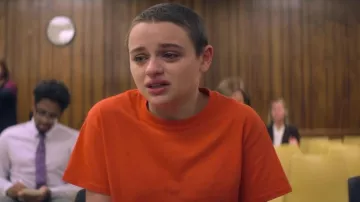Orange t-shirt worn by Gypsy Rose Blanchard (Joey King) in The Act (Season 01)