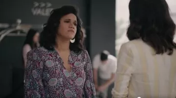 Rebecca Minkoff Penelope Chemisier porté par Justina Adorno dans le Grand Hôtel (S01E05)