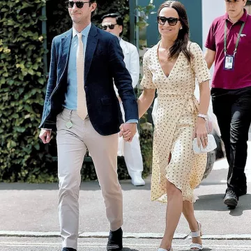 Ganni Floral Crêpe Midi Wrap Dress usado por Pippa Middleton Wimbledon Tennis Championships julio 12, 2019