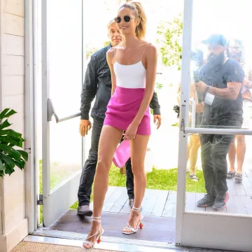 Blanc d'Une seule Pièce de Maillot de bain porté par Candice Swanepoel Miami le 13 juillet 2019
